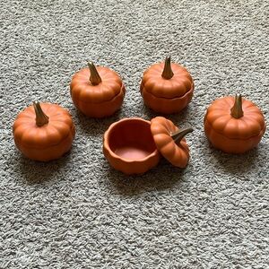 BRAND NEW - Pumpkin shaped bakers - Set of 5